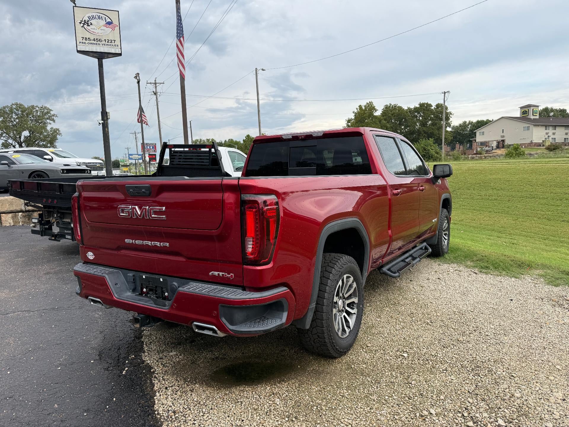 Used 2023 GMC Sierra 1500 AT4 w/ Technology Package AWD/4WD image 4