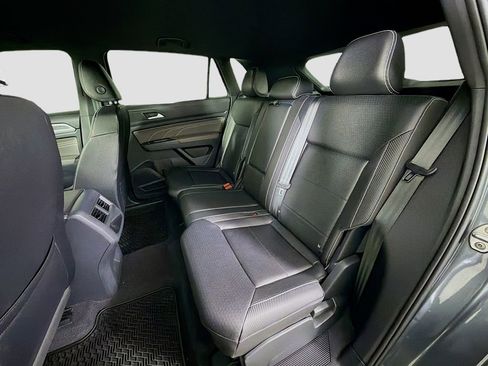 Used 2021 Volkswagen Atlas Cross Sport SE image 24