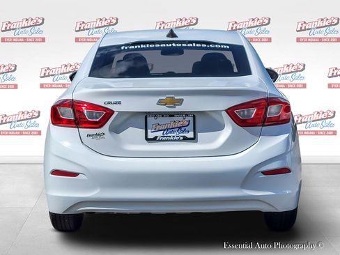 Used 2018 Chevrolet Cruze LS FWD image 4