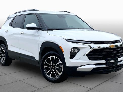 Used 2025 Chevrolet TrailBlazer LT AWD/4WD image 3