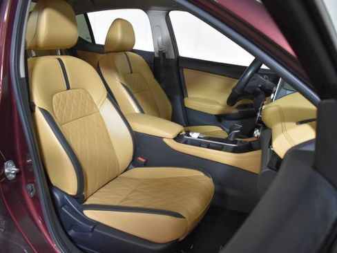 Used 2023 Nissan Sentra SV w/ SV Premium Package FWD image 32