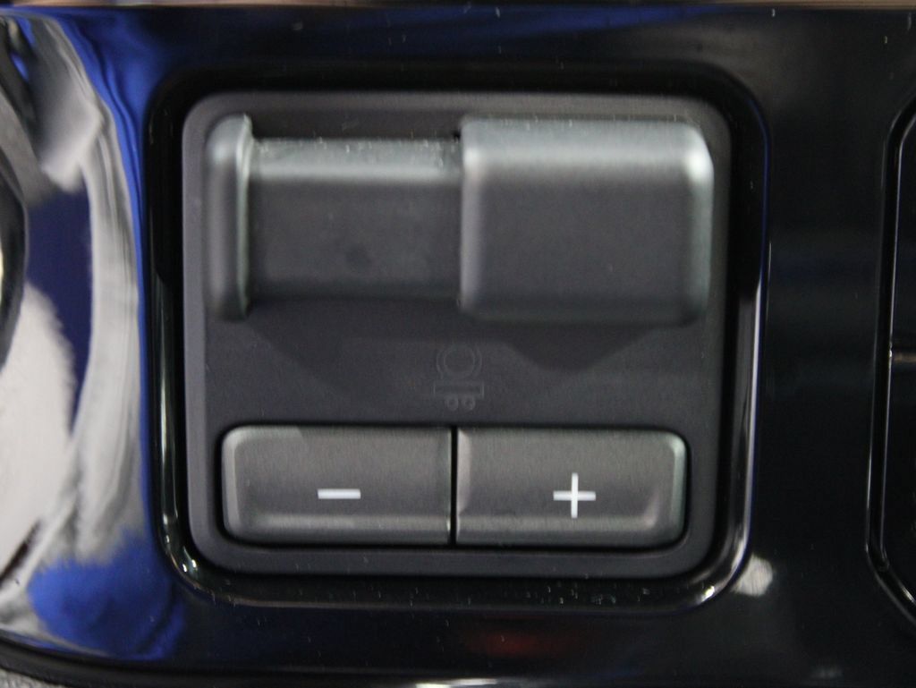 Used 2025 Chevrolet Silverado 1500 RST w/ Z71 Off-Road Package AWD/4WD image 57