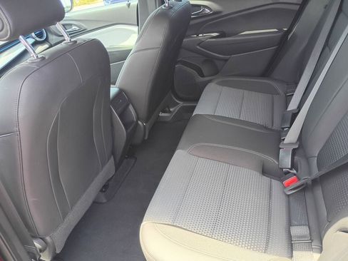 Used 2025 Chevrolet Trax LT w/ LT Convenience Package FWD image 23