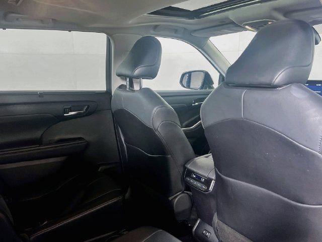 Used 2021 Toyota Highlander XLE FWD image 8