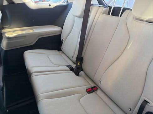 New 2026 Kia Carnival EX FWD image 13