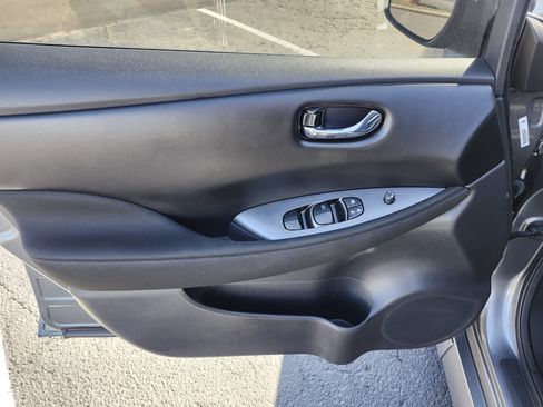 Used 2023 Nissan Leaf S image 24