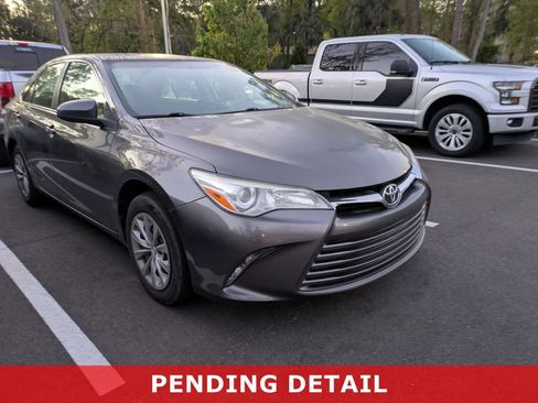 Used 2017 Toyota Camry LE image 1