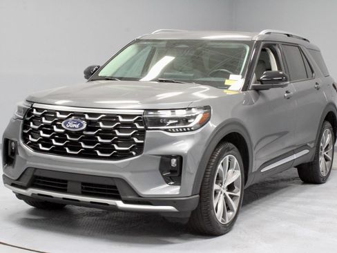 Certified 2025 Ford Explorer Platinum w/ Ultimate Package AWD/4WD image 7