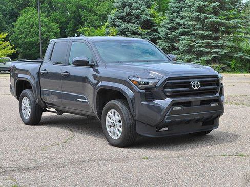 Certified 2025 Toyota Tacoma SR5 AWD/4WD image 1