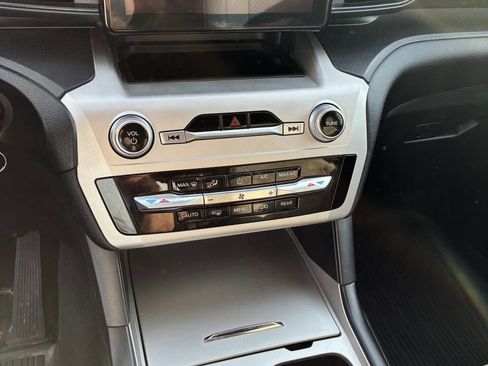 Used 2021 Ford Explorer 4WD image 23