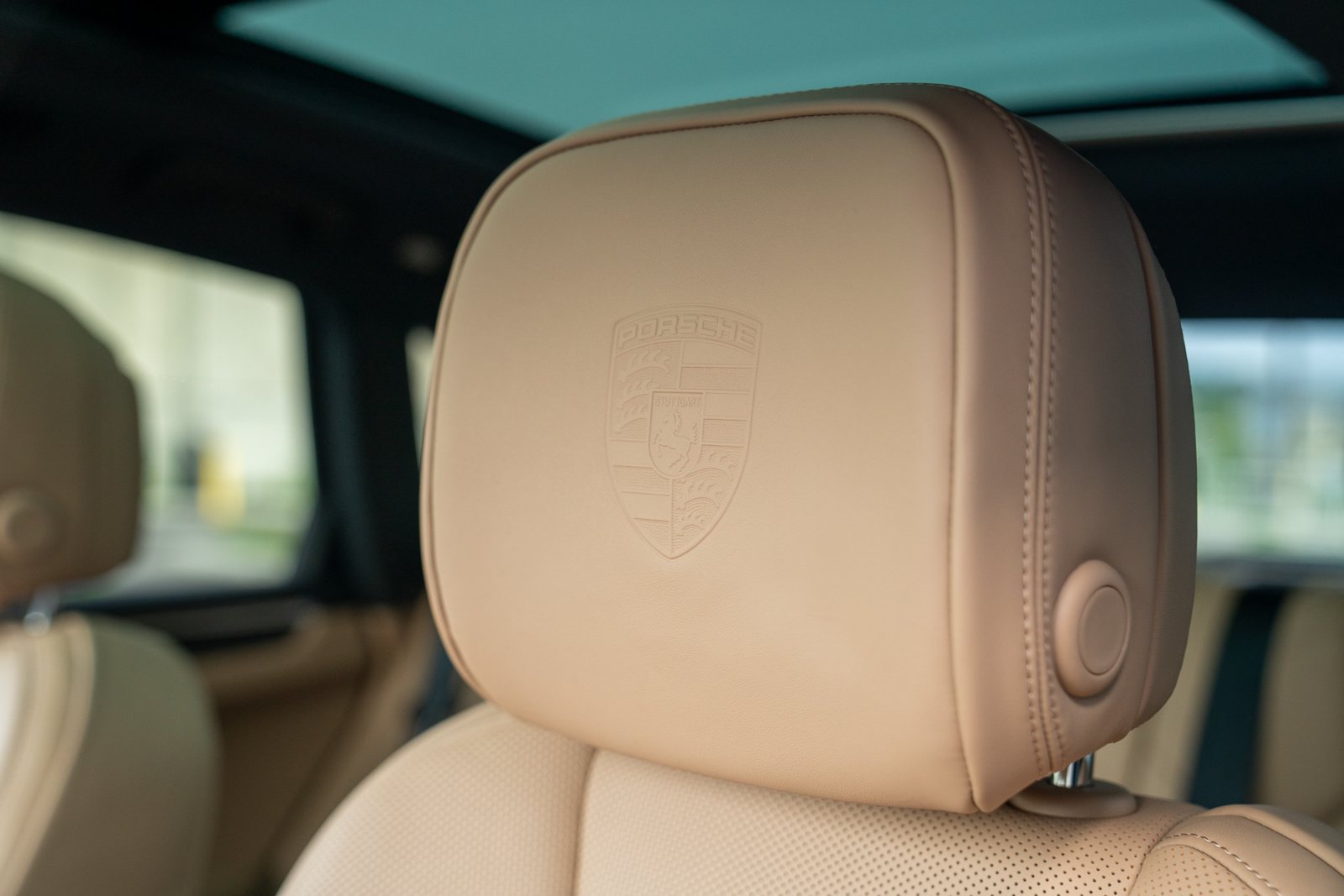 Certified 2026 Porsche Macan AWD/4WD image 13