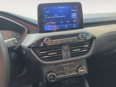 Used 2021 Ford Escape SE w/ SE Sport Appearance Package FWD image 10