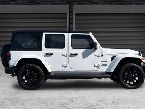 Used 2023 Jeep Wrangler Unlimited Sahara AWD/4WD image 3
