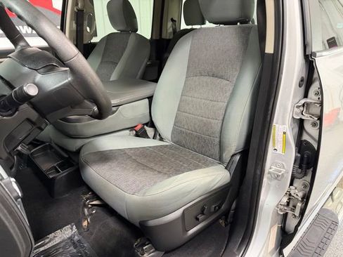 Used 2018 RAM 3500 SLT AWD/4WD image 17