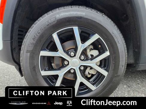 Certified 2025 Jeep Grand Cherokee Limited AWD/4WD image 29