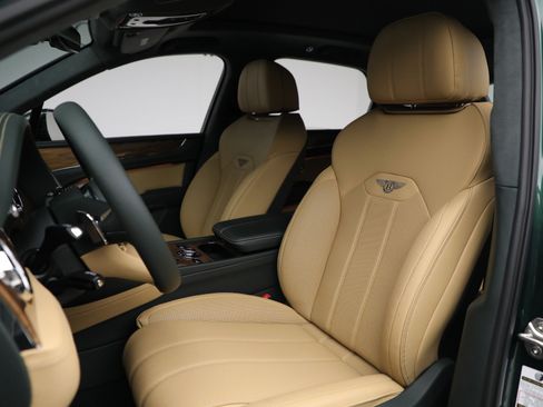 New 2025 Bentley Bentayga image 18
