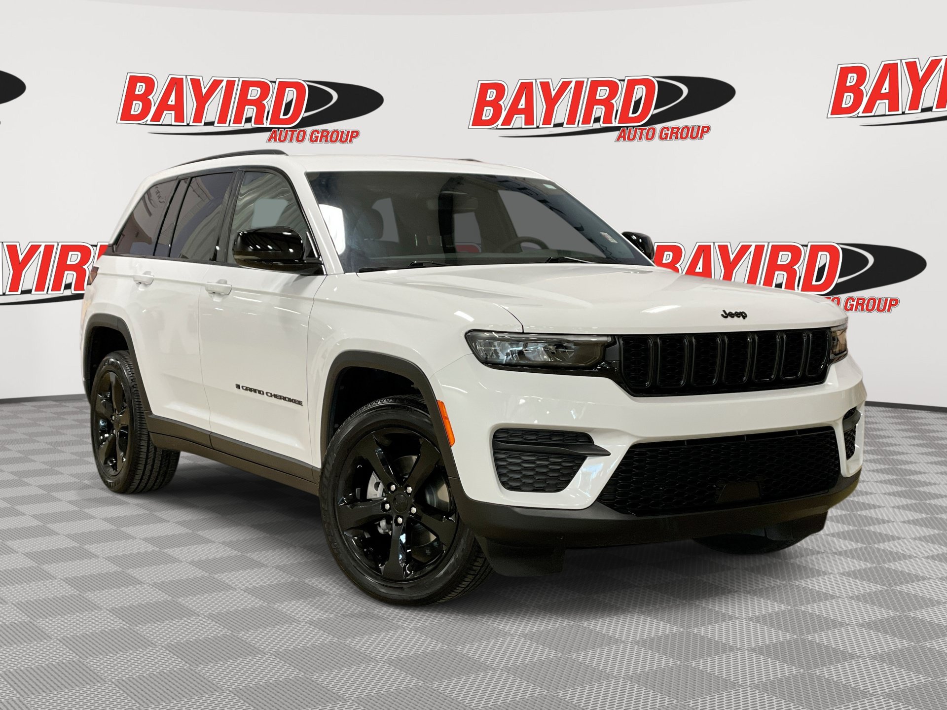 Used 2023 Jeep Grand Cherokee Altitude RWD image 1