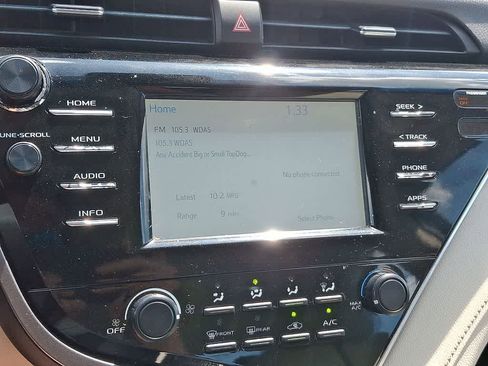 Used 2018 Toyota Camry LE image 14