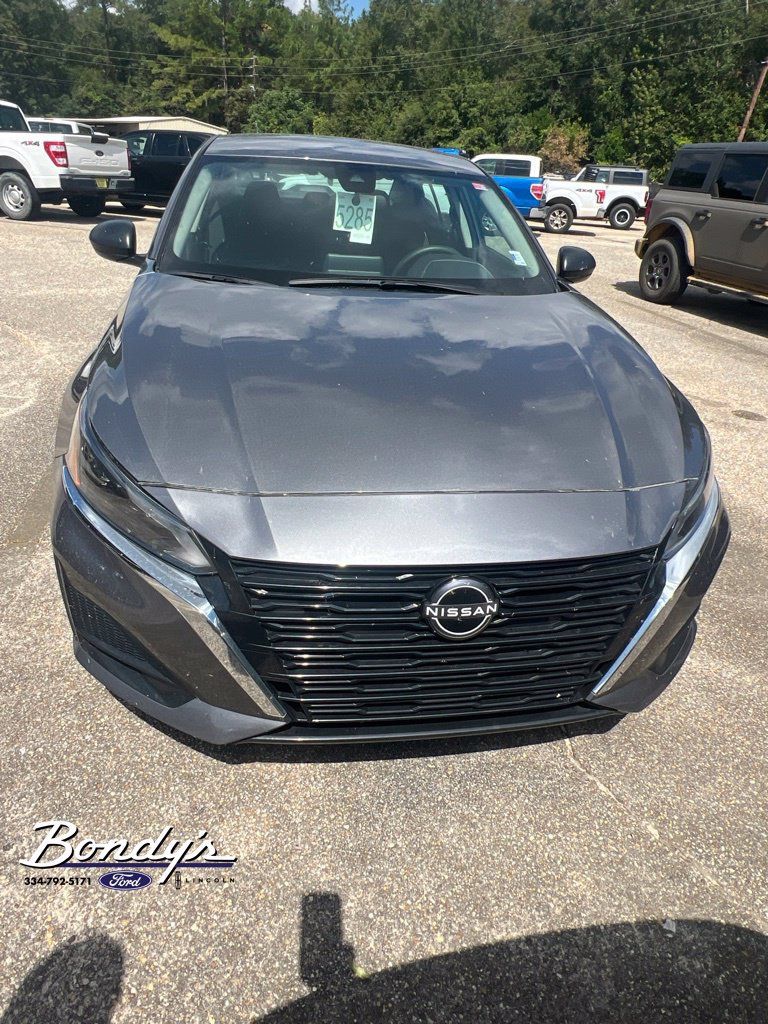 Used 2025 Nissan Altima 2.5 SV FWD image 4