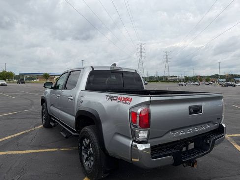 Used 2022 Toyota Tacoma TRD Off-Road AWD/4WD image 3