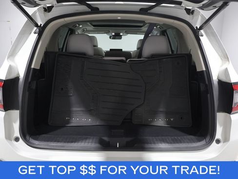 Used 2025 Honda Pilot Touring image 4