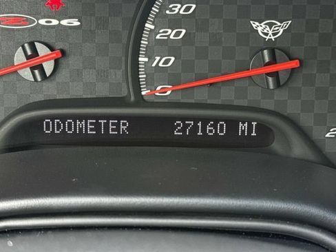 Used 2004 Chevrolet Corvette Z06 w/ Z06 Preferred Equipment Group RWD image 36