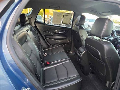 Used 2024 GMC Terrain SLT image 13