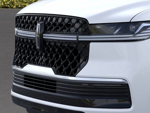New 2026 Lincoln Navigator L Reserve w/ Jet Appearance Package AWD/4WD image 17