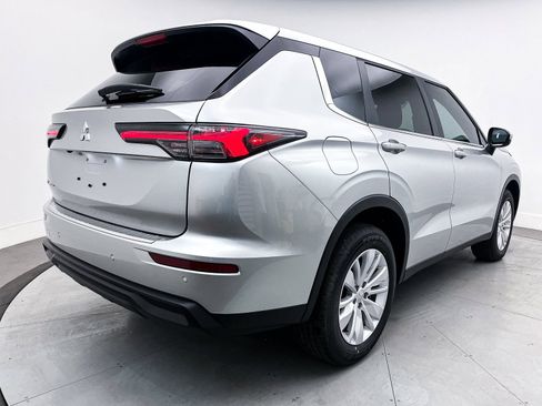 New 2025 Mitsubishi Outlander ES image 7