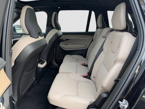 Used 2025 Volvo XC90 B6 Plus image 18