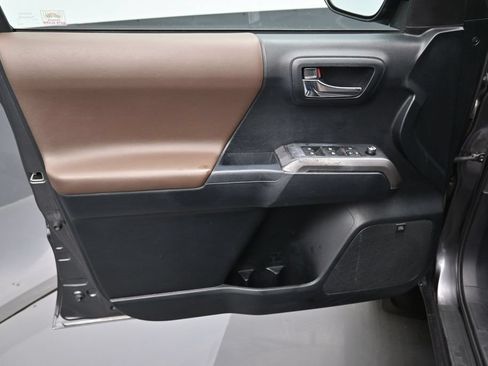 Certified 2017 Toyota Tacoma Limited AWD/4WD image 10