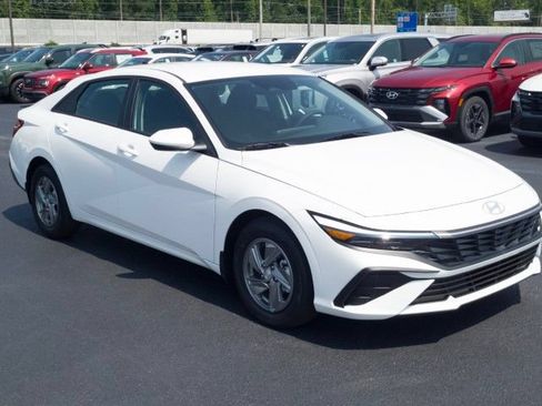 New 2026 Hyundai Elantra SE FWD image 3