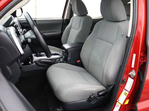 Used 2019 Toyota Tacoma SR5 AWD/4WD image 13