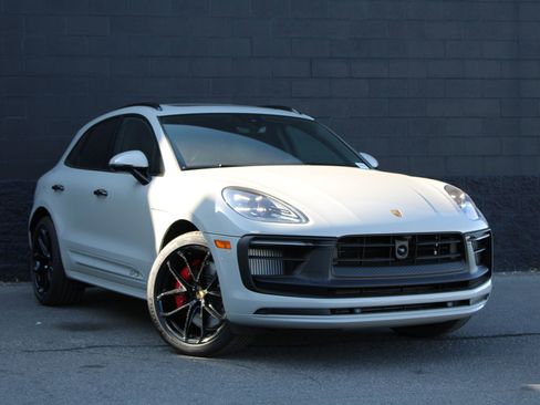 New 2026 Porsche Macan GTS image 7
