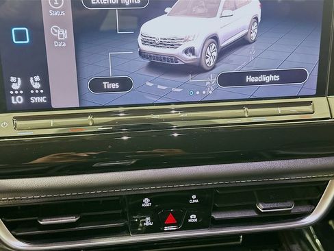 Used 2024 Volkswagen Atlas SE FWD image 15