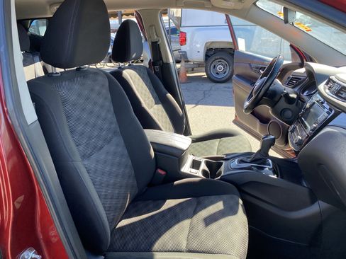 Used 2021 Nissan Rogue Sport SV image 24