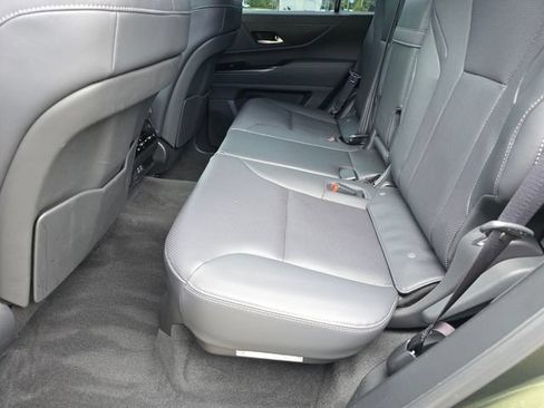 Used 2024 Lexus LX 600 4WD w/ Premium Package image 19