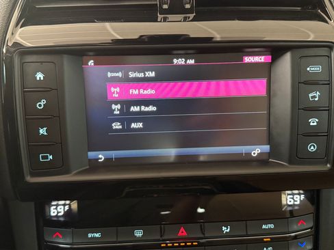 Used 2018 Jaguar F-PACE Premium AWD/4WD image 29