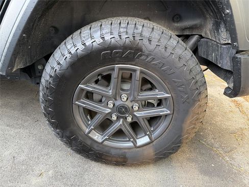 Used 2025 Jeep Wrangler Sport S image 9