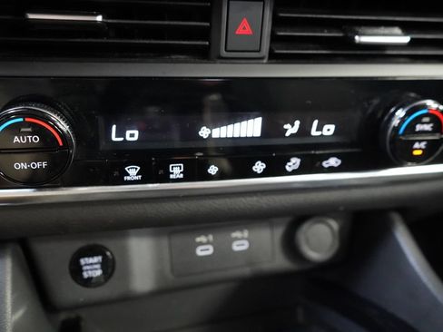 Used 2025 Nissan Rogue SV FWD image 36