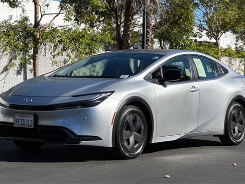 Used 2023 Toyota Prius LE image 8