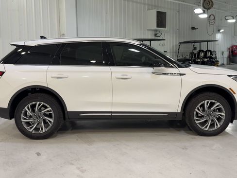 New 2026 Lincoln Corsair Premiere w/ Rear Removable Package Tray FWD image 2