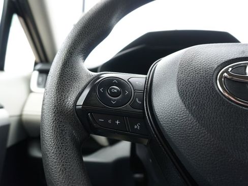 Used 2022 Toyota RAV4 XLE AWD/4WD image 19