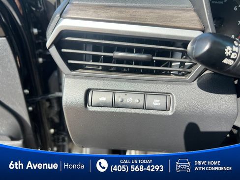 Used 2025 Nissan Altima 2.5 SV AWD/4WD image 25