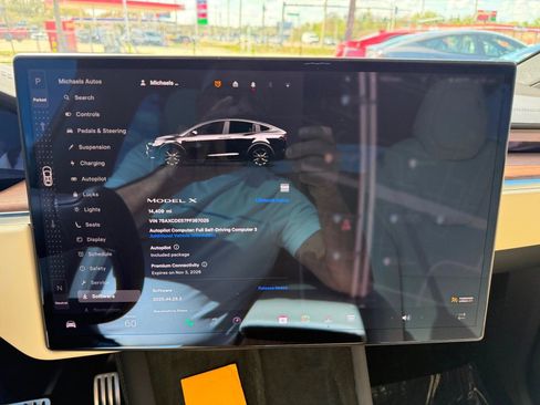 Used 2023 Tesla Model X image 17