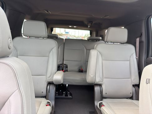 Used 2023 GMC Yukon XL SLT RWD image 40