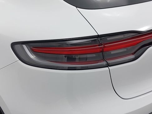 New 2026 Porsche Macan image 35
