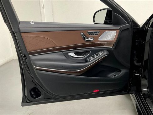 Used 2018 Mercedes-Benz S 560 4MATIC Sedan image 16