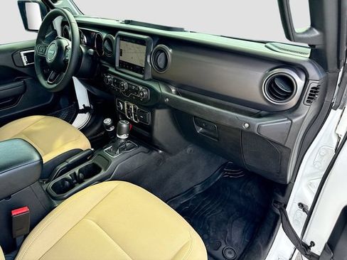 Used 2023 Jeep Gladiator Sport AWD/4WD image 28