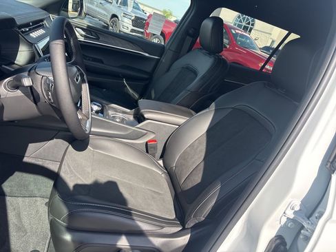 New 2026 Jeep Grand Cherokee L 4WD image 9